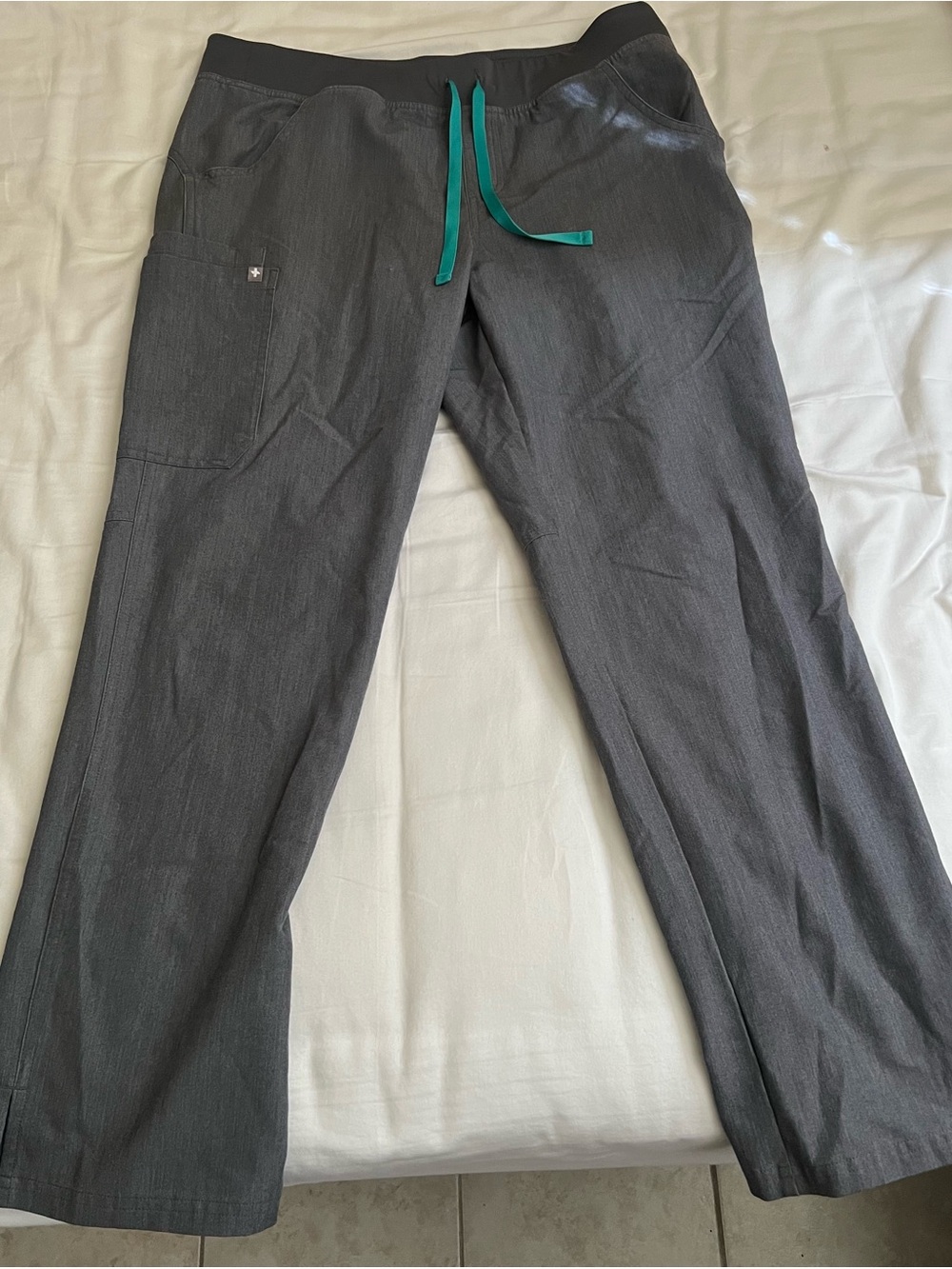 FIGS large grey scrubs- like new